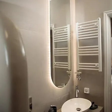 Flora Apartmán Mikri Vigla